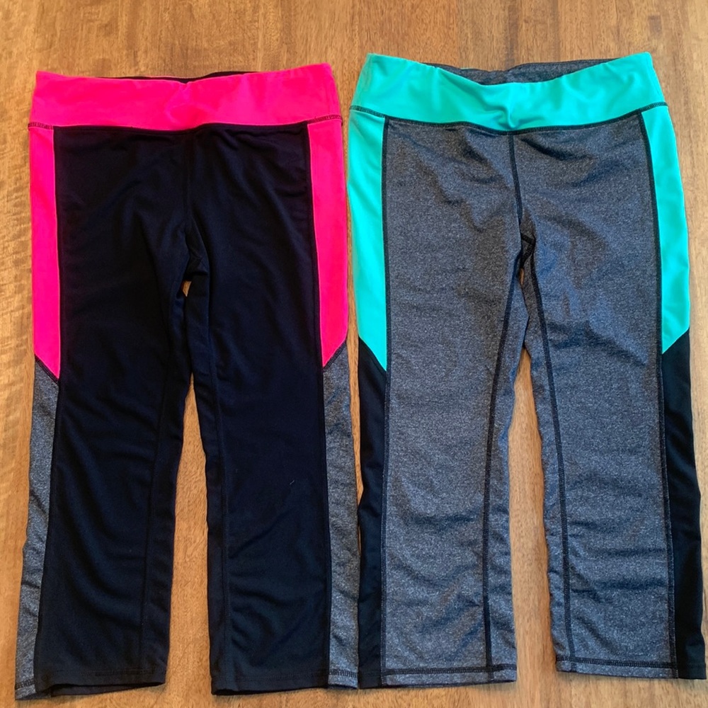 Bundle of 2 cropped leggings Gap women’s size Small